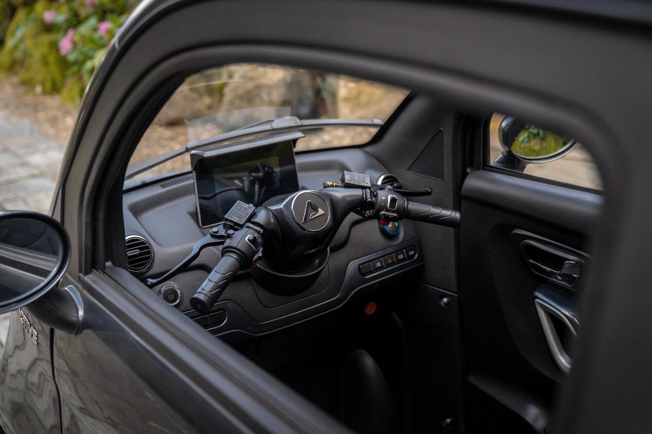 Scooter elettrico cabinato SENZA PATENTE