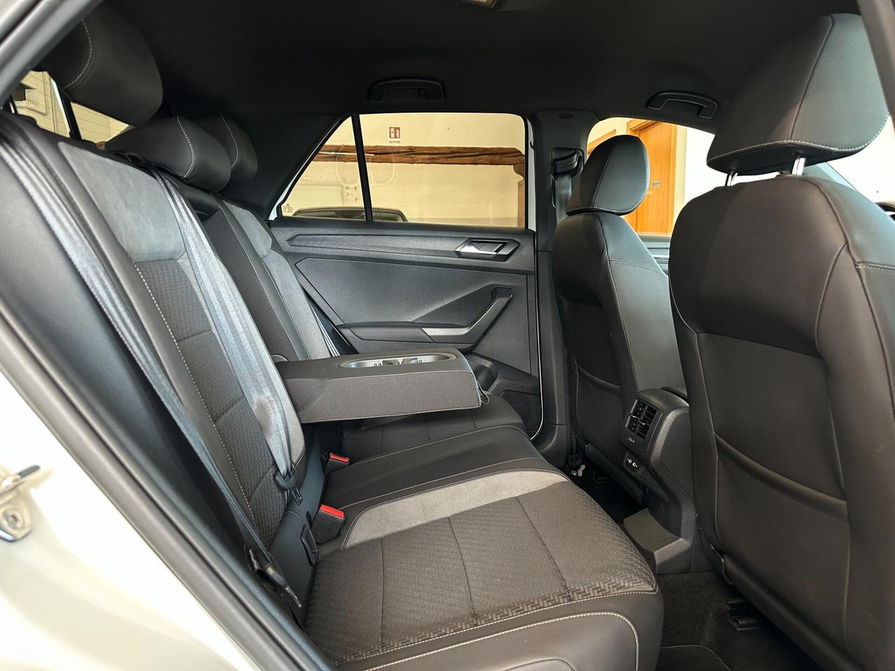 VOLKSWAGEN T-ROC 1.5TSI R-LINE DSG *CARPLAY*CAMERA*ACC*