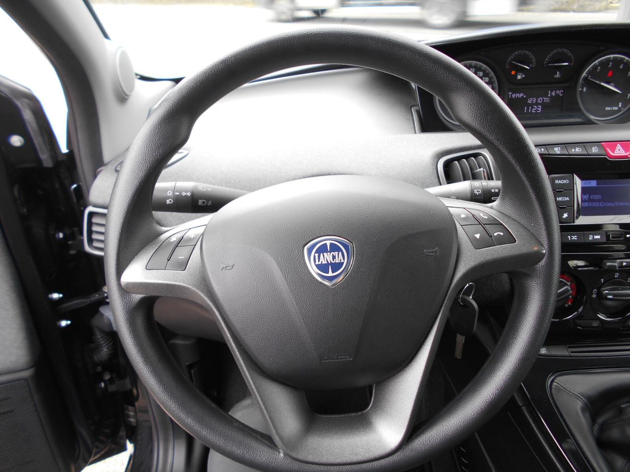 Lancia Ypsilon 1.2 69 CV 5 porte GPL Ecochic Elefantino Blu