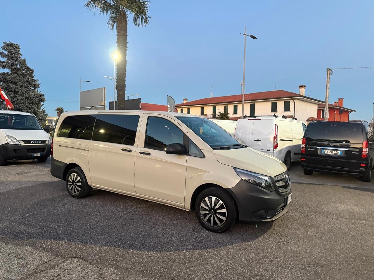 Mercedes Benz vito114CDI AUTOMATICO 5 POSTI AUTOCARRO lungo