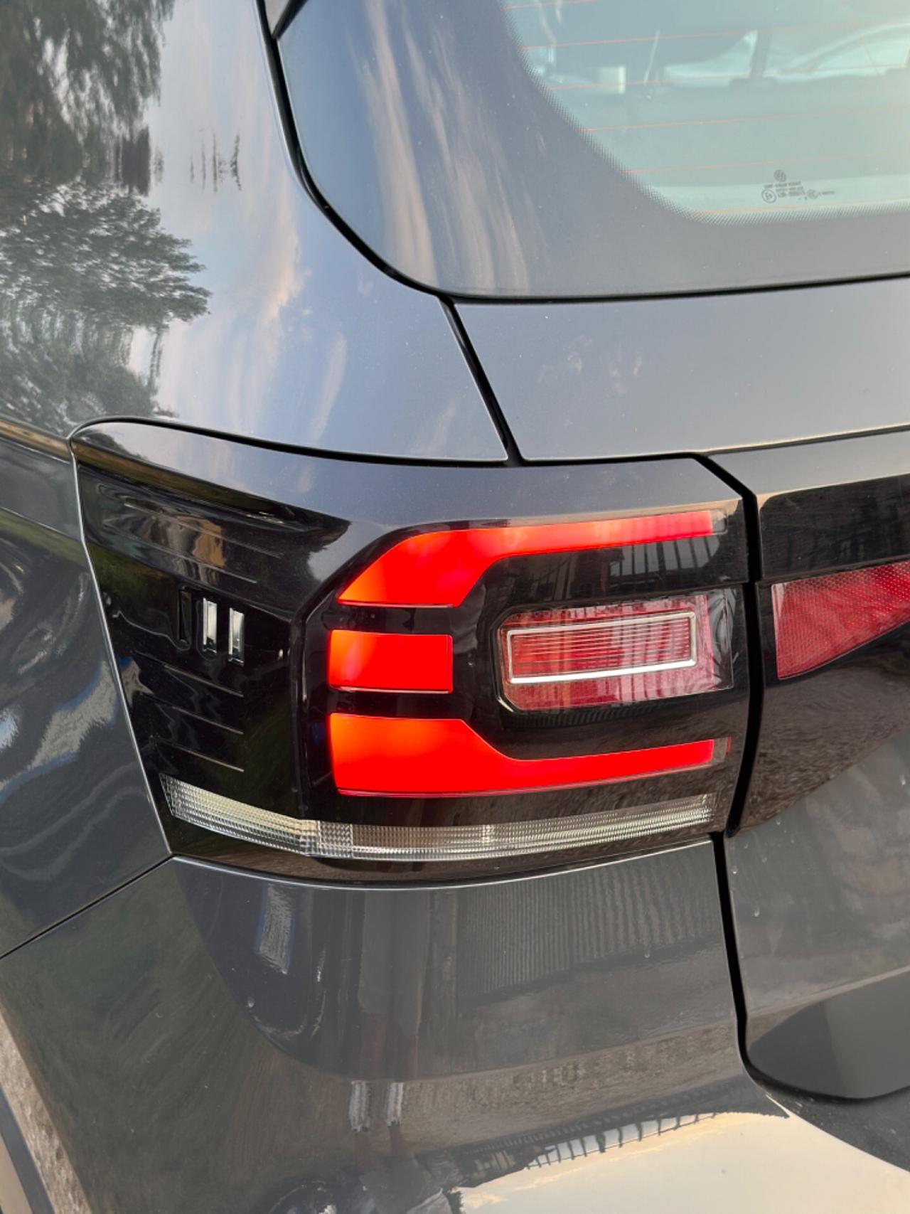 Volkswagen T-CROSS 1.6 TDI STYLE EURO6B LANEASS FRONTASS