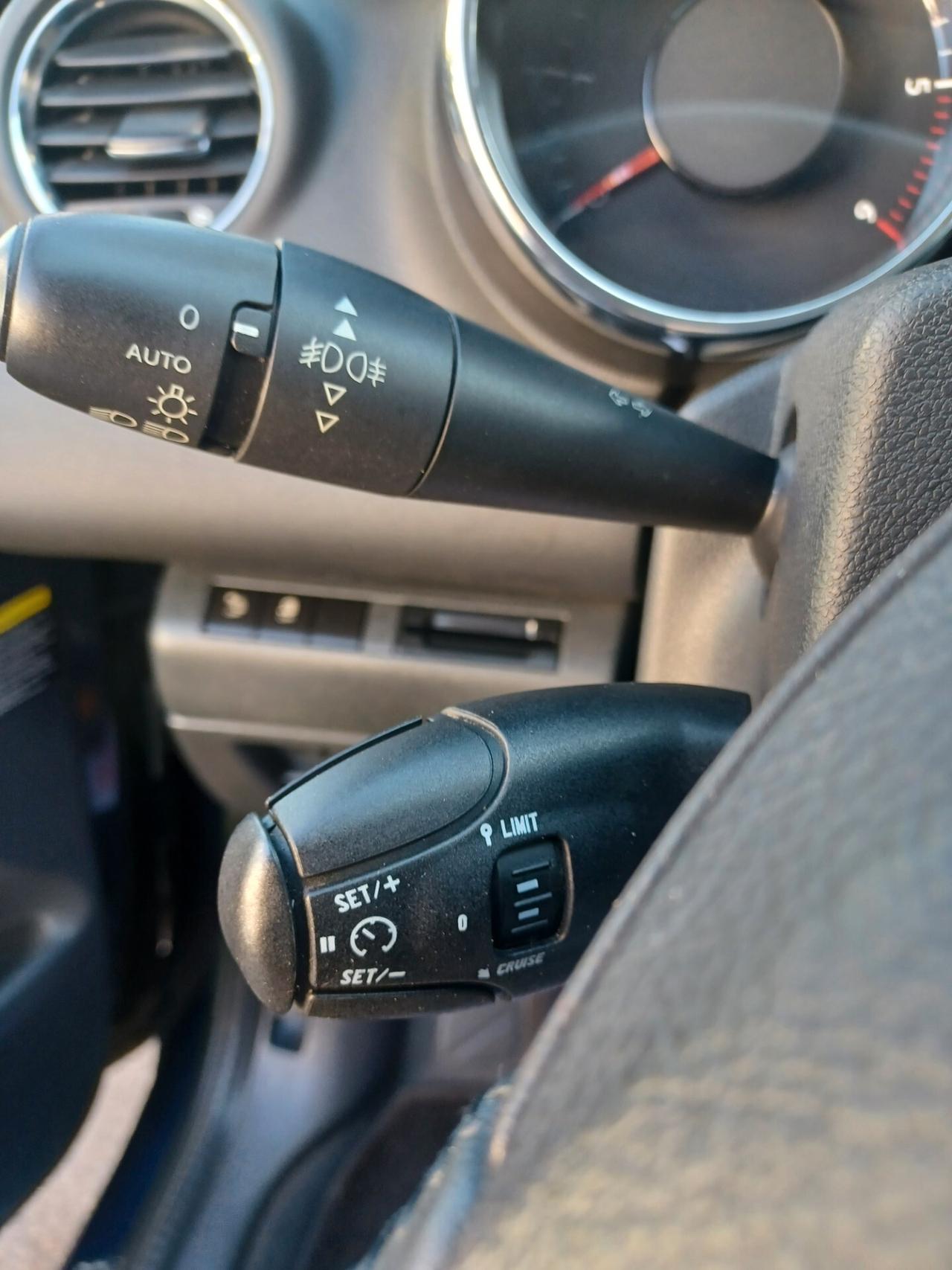 Peugeot 5008 1.6 HDi 115CV Allure 7 POSTI