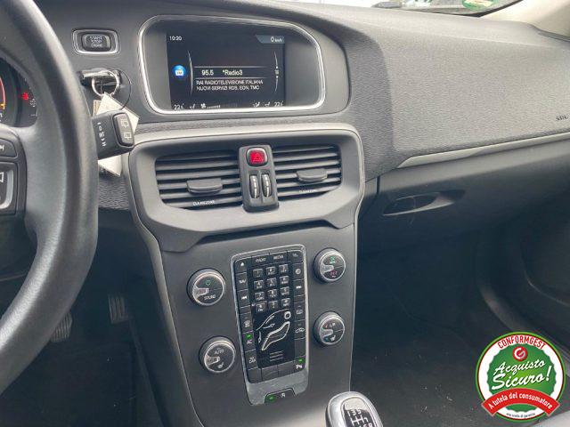 VOLVO V40 D3 Momentum