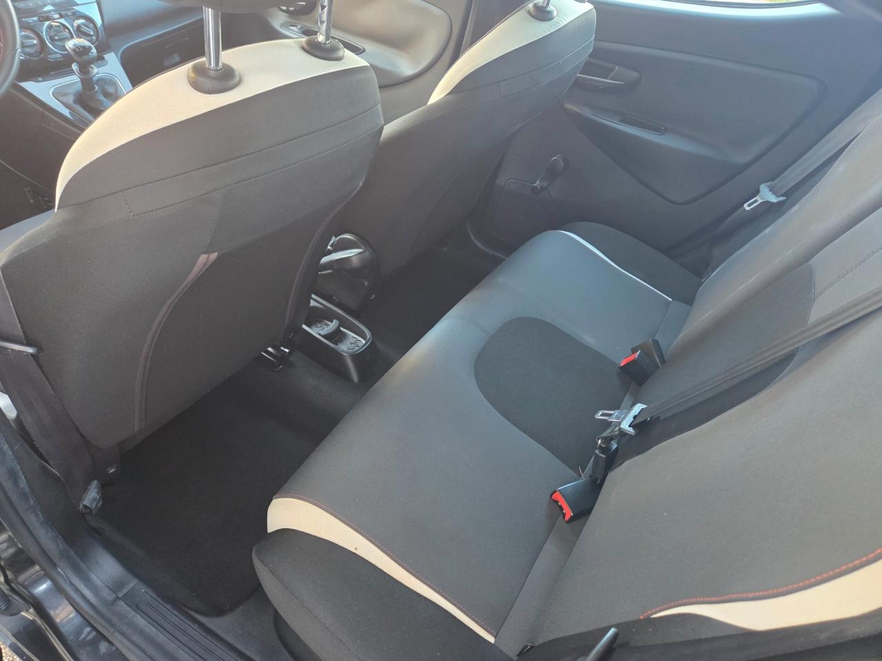 LANCIA YPSILON 1.2 BENZINA 70 CV GPL KM 99000 CERTIFICATI