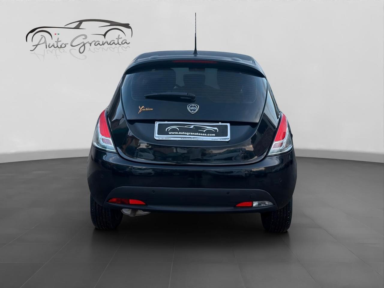 Lancia Ypsilon 1.2 69cv GPL Ecochic Black and Noir