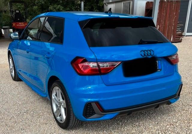 Audi A1 SPB 25 TFSI S line edition interno esterno luci ambient