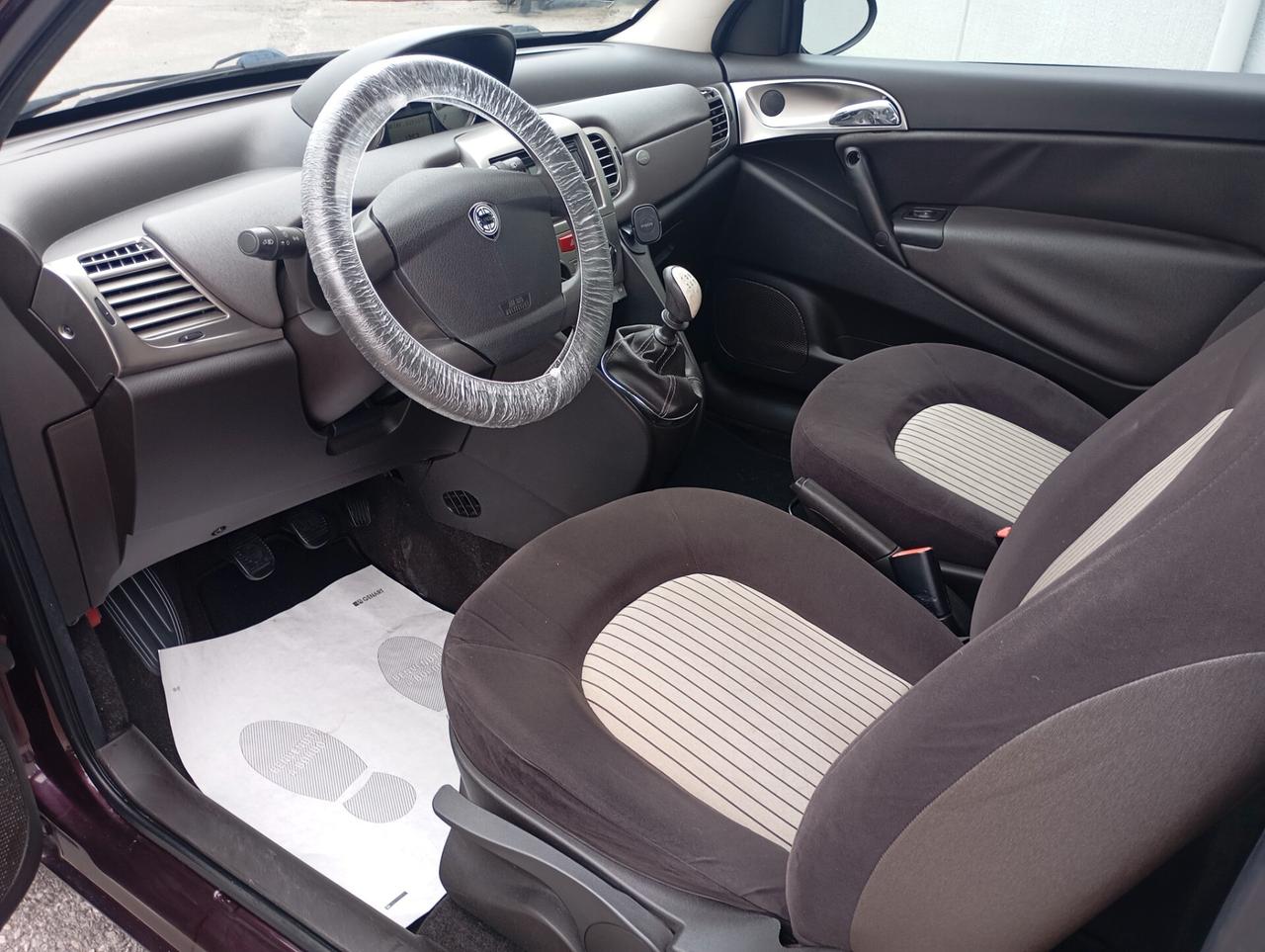 lancia ypsilon 1.2 ok neopatentati