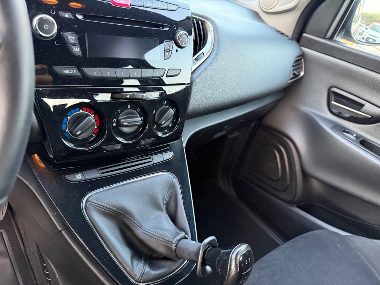 Lancia Ypsilon 1.2 69 CV 5 porte S&S Gold