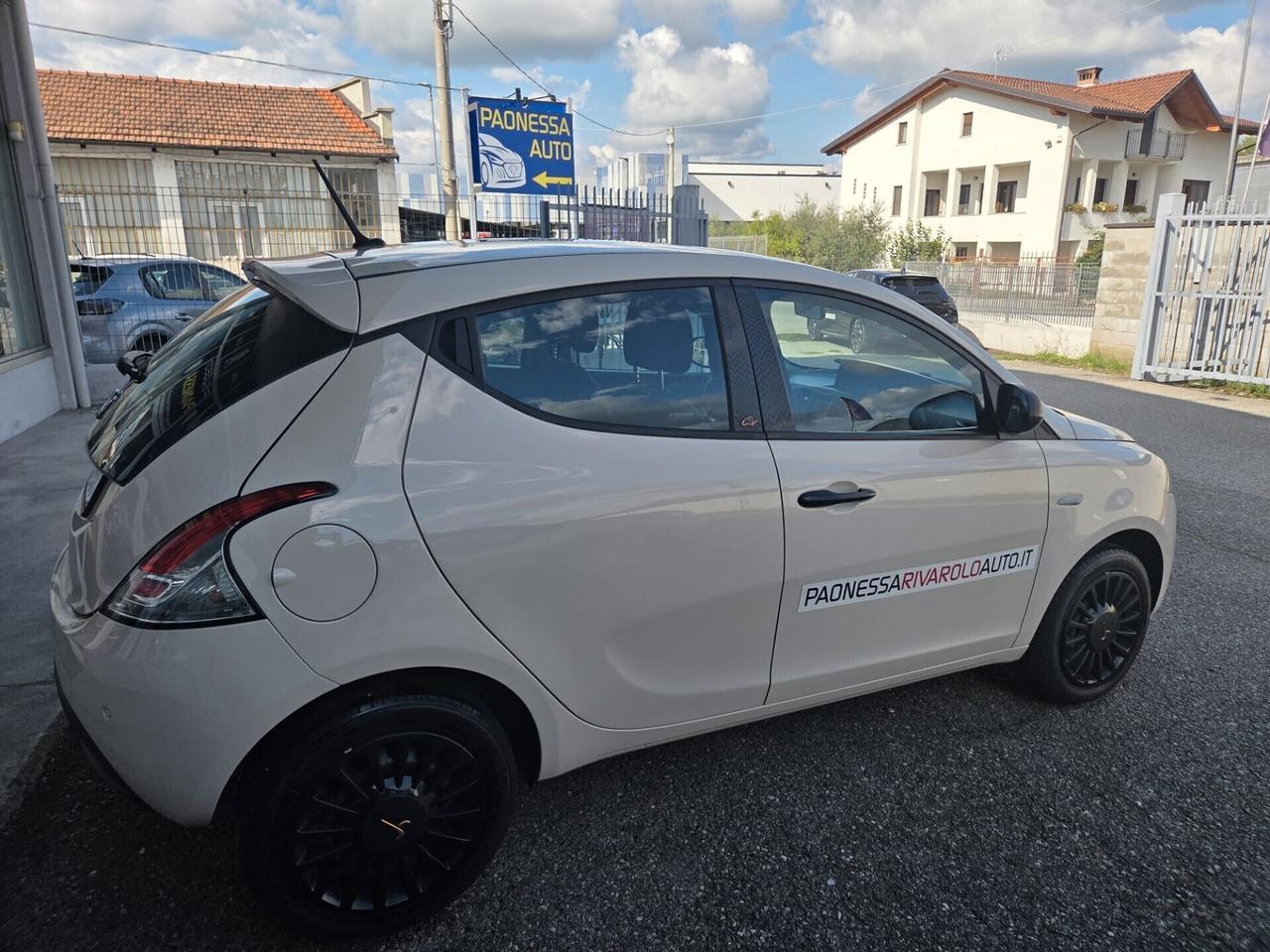 Lancia Ypsilon 1.2 69 CV 5 porte Gold Neopatentati !!