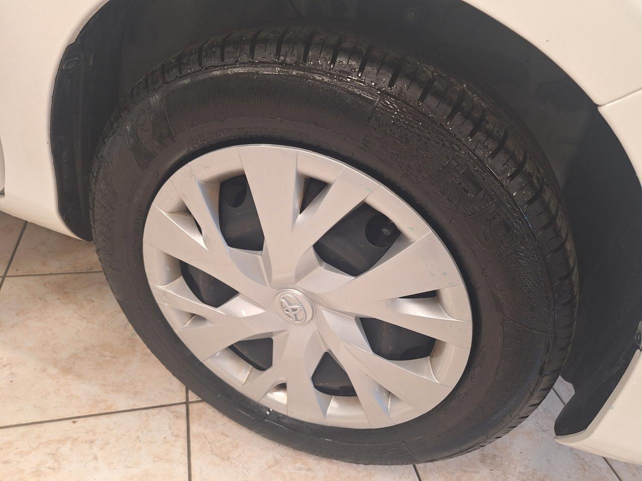 Toyota Yaris 1.5 Hybrid 5 porte Business