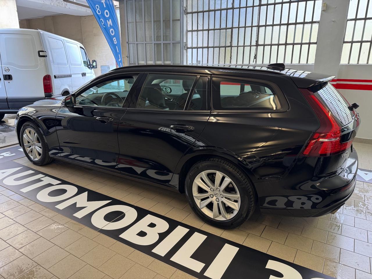 Volvo V60 B4 (d) Geartronic Momentum Business