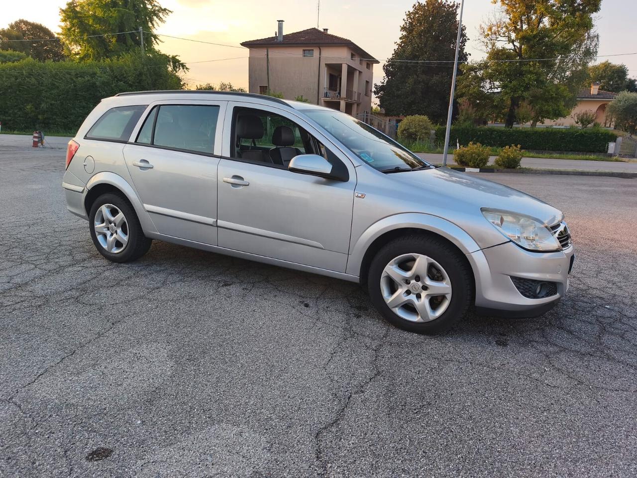 Opel Astra 1.9 CDTI automatico Accetto Permute