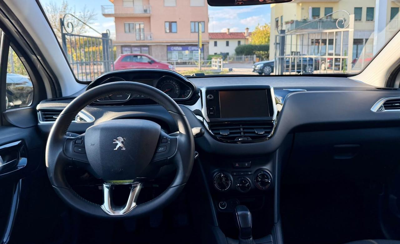 Peugeot 208 1.2 benzina Neopatentati