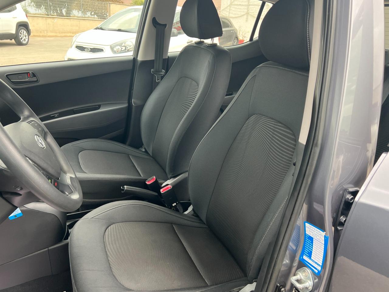 Hyundai i10 1.0 LPGI Econext Login GARANZIA