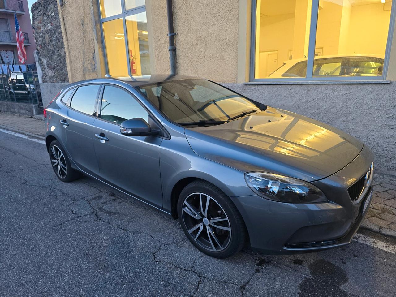 Volvo V40 D2 R design 2016 euro6 UNICOPROP