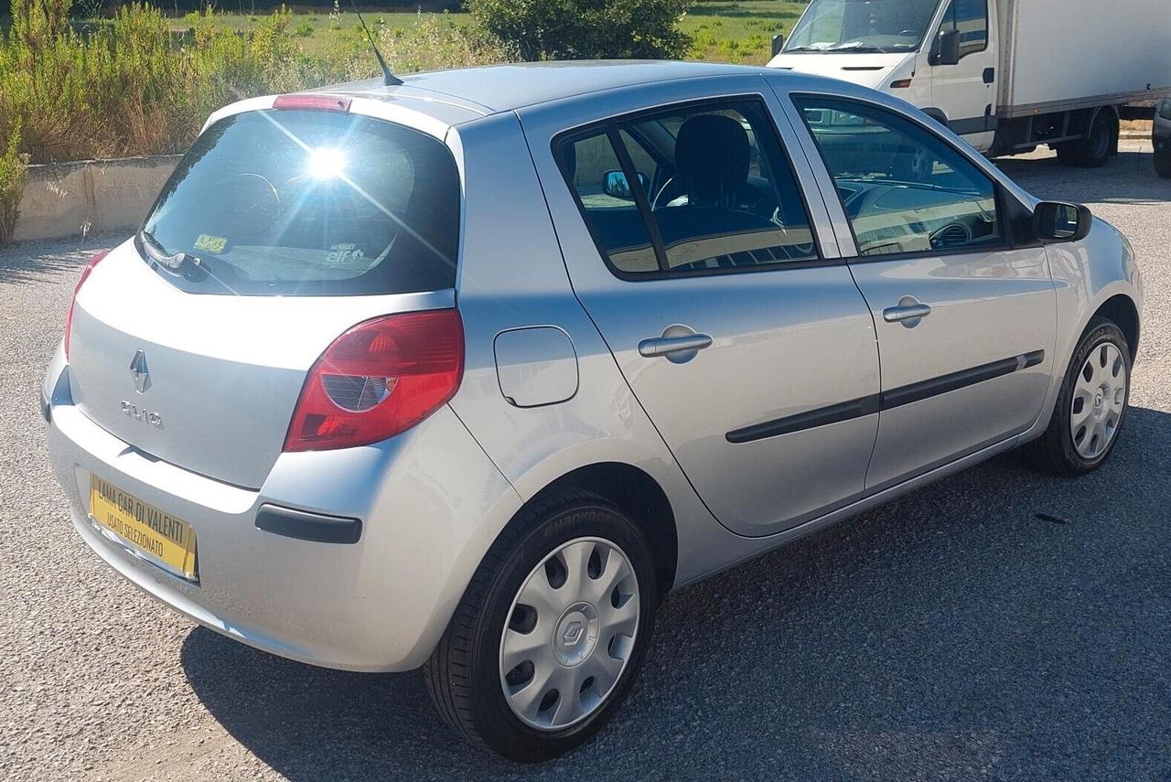 RENAULT CLIO 1.2 -PARI AL NUOVO-NEOPATENTATI