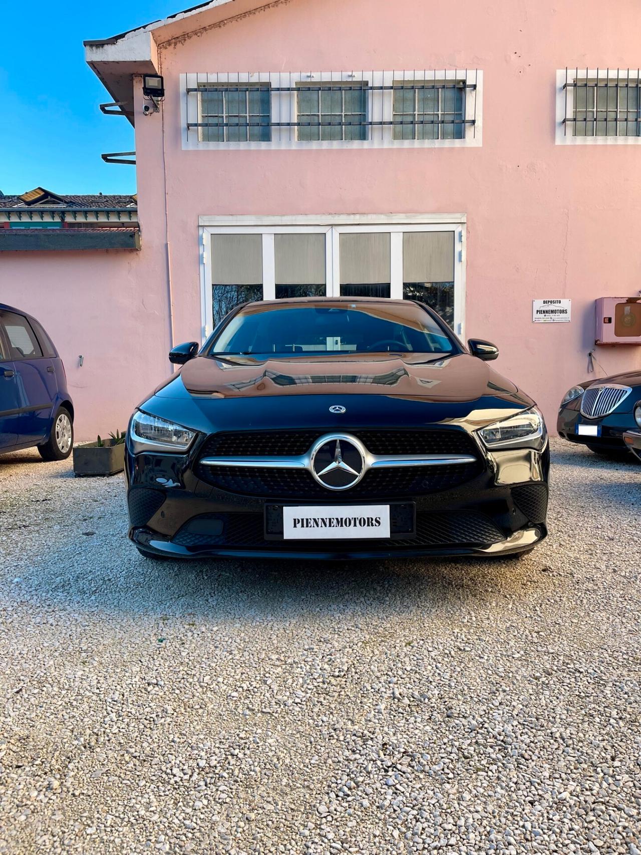 Mercedes-benz CLA 180 BENZINA Auto Shooting Brake NEOPATENTATI