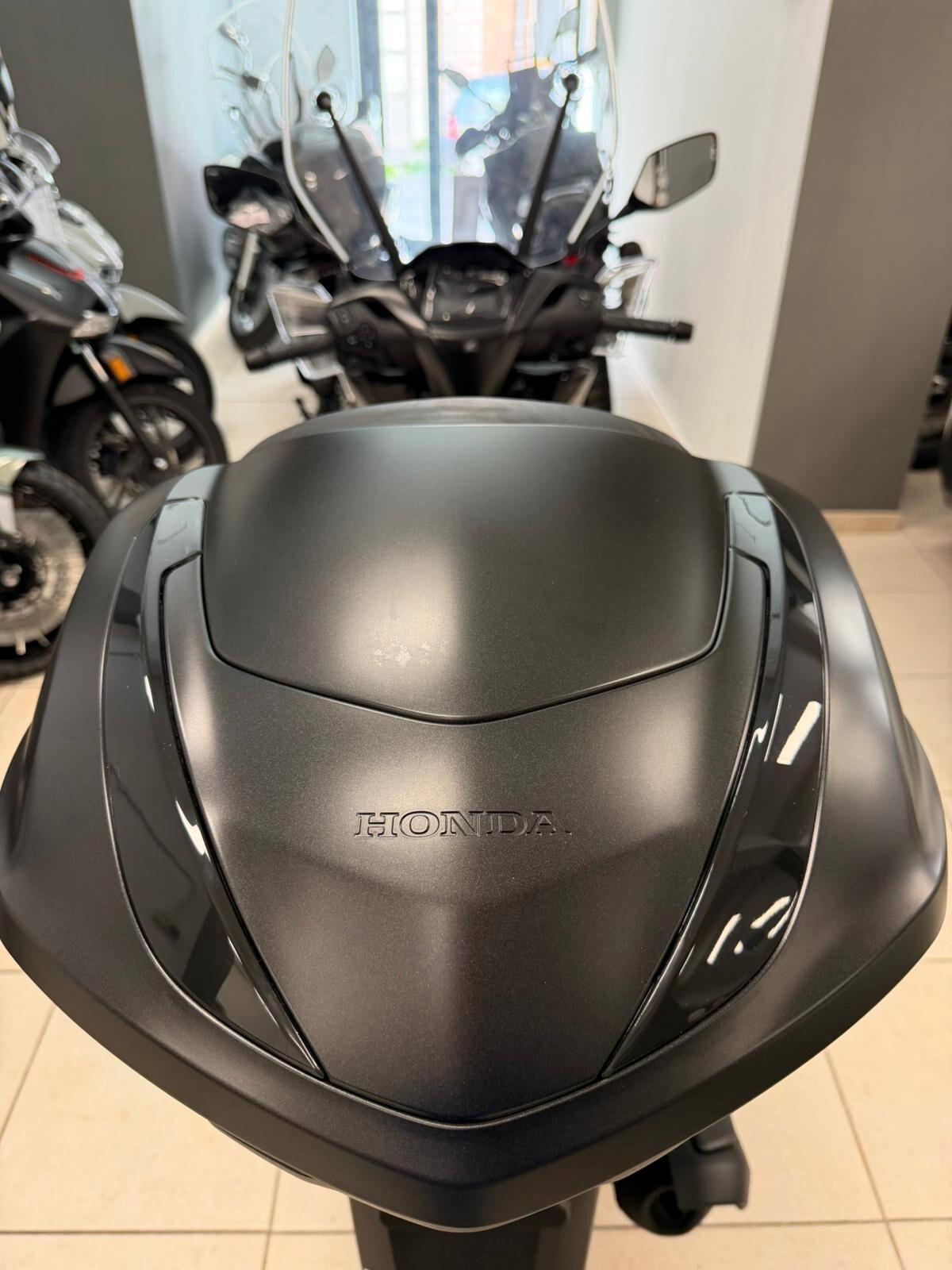 Honda SH 125 sport 60 euro al mese