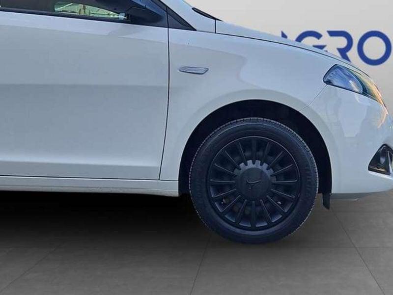 Lancia Ypsilon 1.0 firefly hybrid Silver s