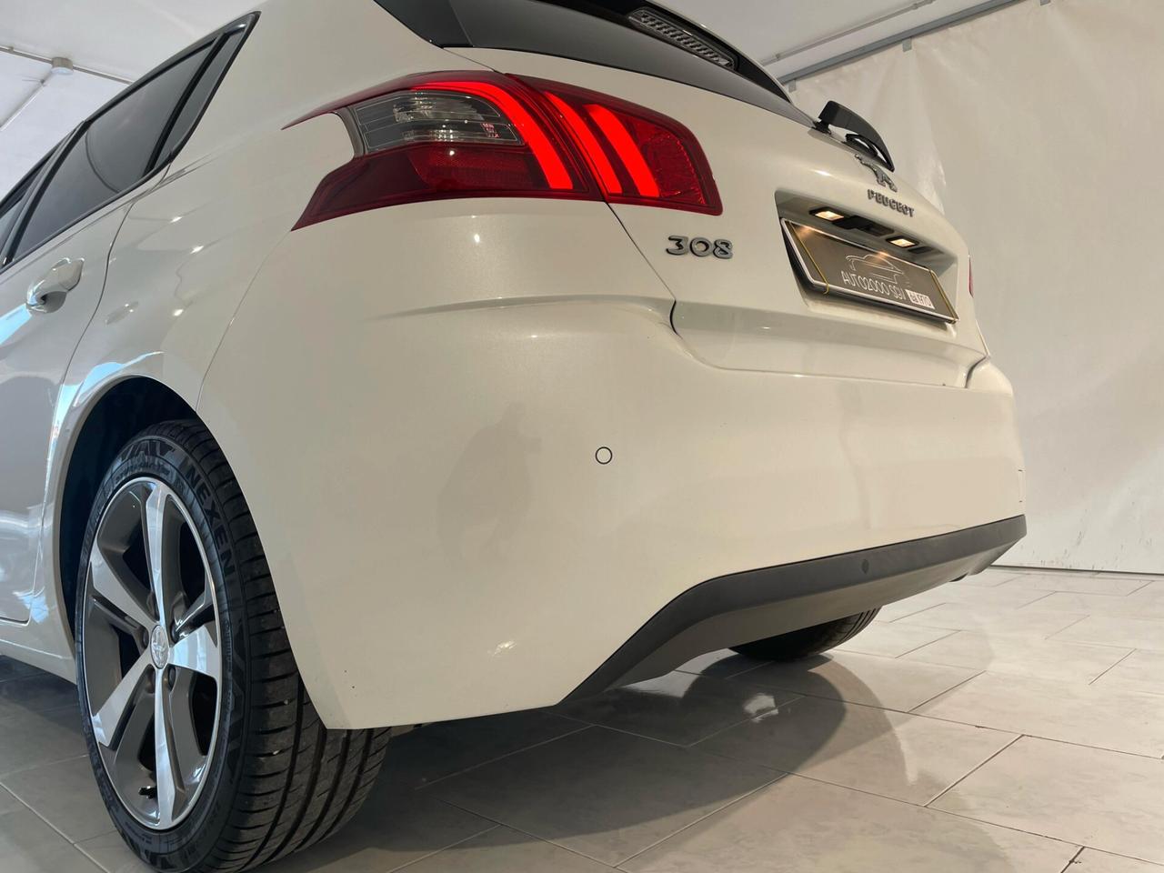 Peugeot 308 BlueHDi 100CV NEOPATENTATI