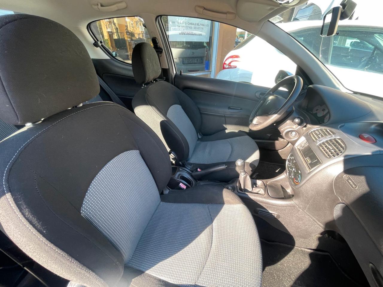 Peugeot 206 1.1 3p. XT