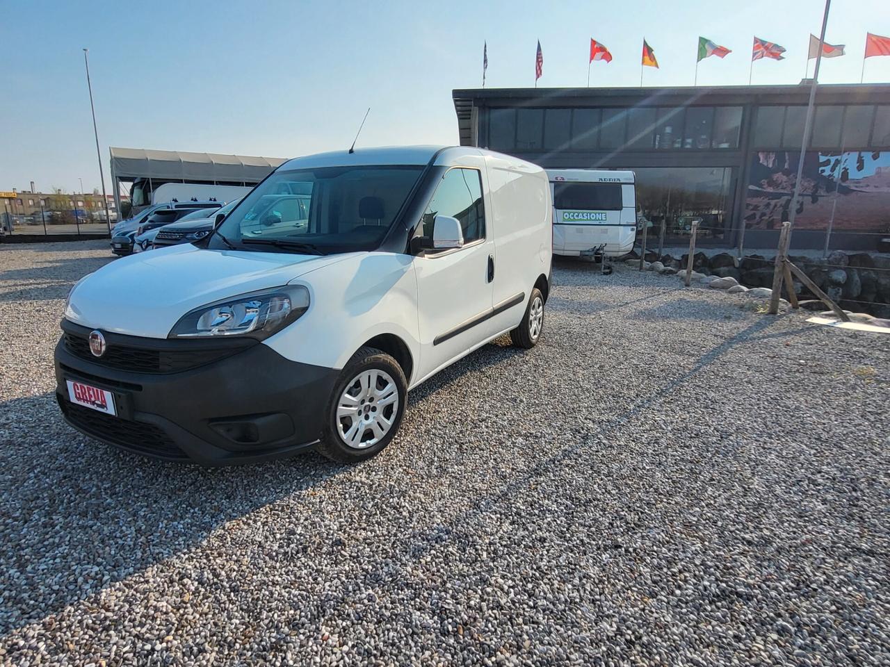 Fiat Doblo furgone con gancio