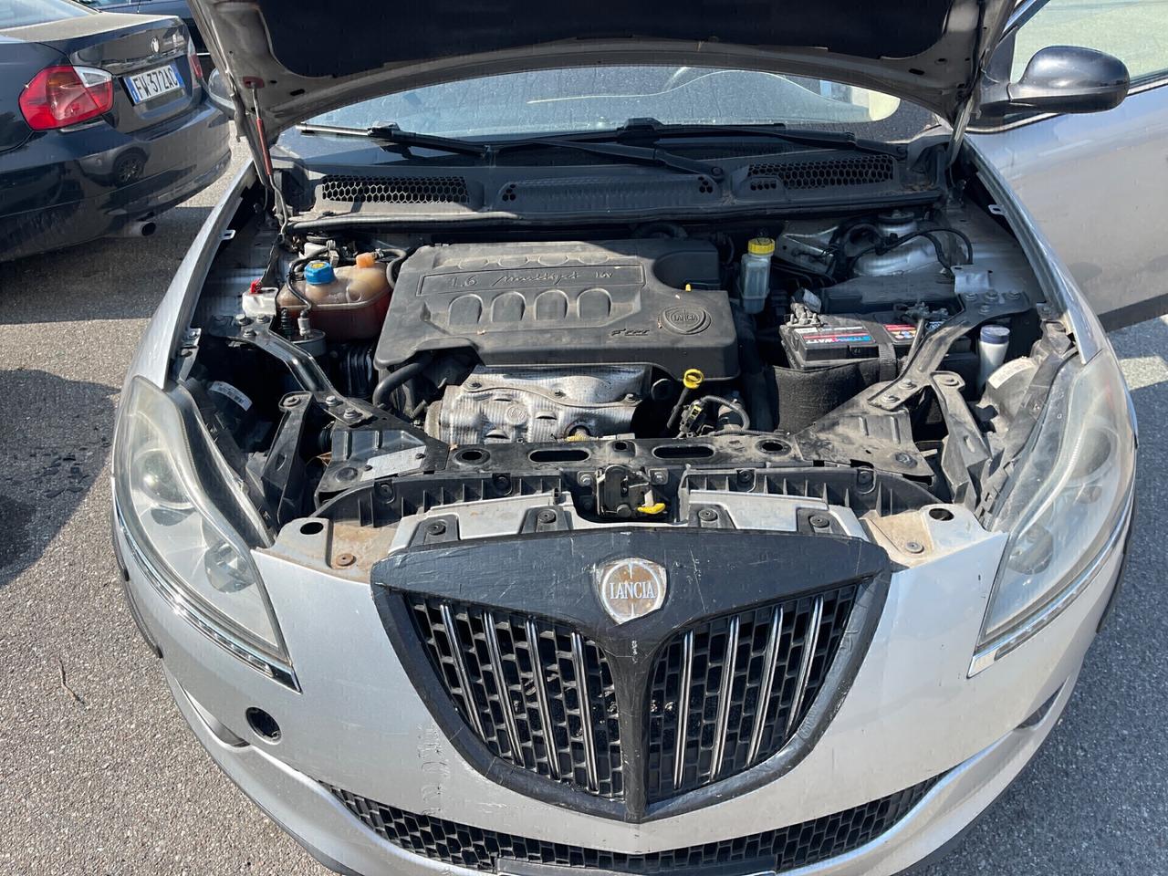 Lancia Delta 1.6MJT-automatico-panoramica-neopatentati