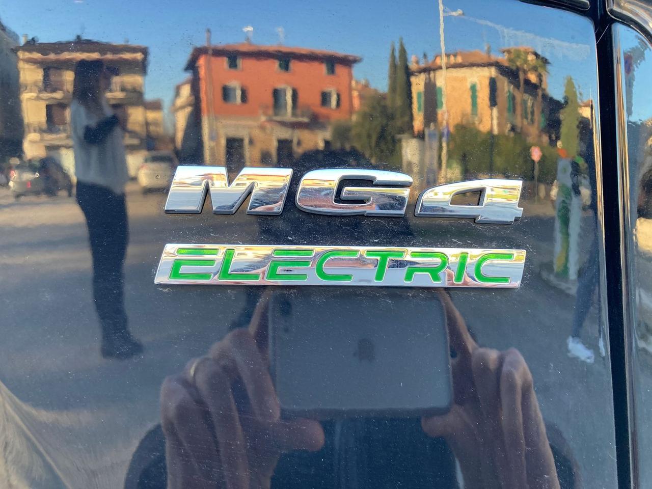 Mg MG4 4 EV Long Range 64 kWh LUXURY #8431