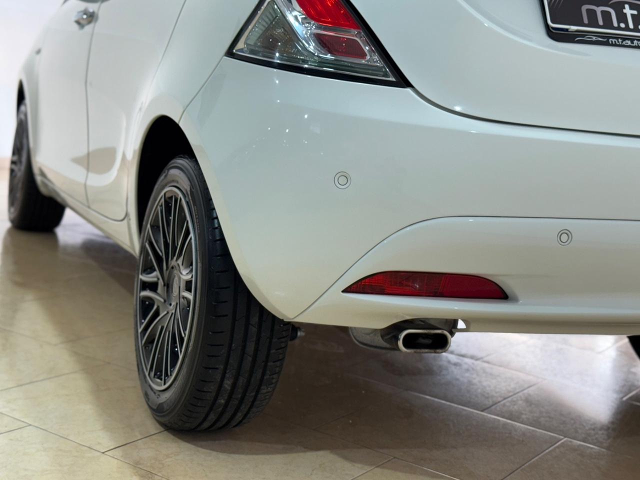 Lancia Ypsilon 1.2 69 CV 5 porte Gold