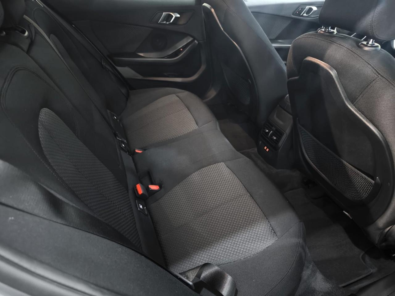 Bmw 118 118d 5p. Business Advantage