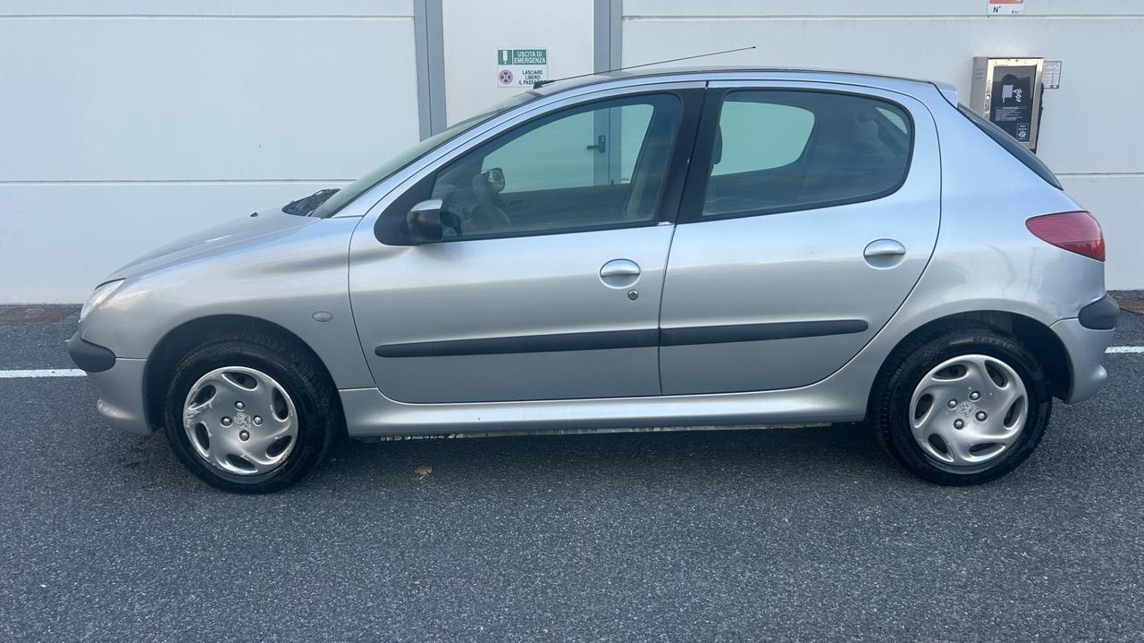 Peugeot 206 1.1 5p. XR