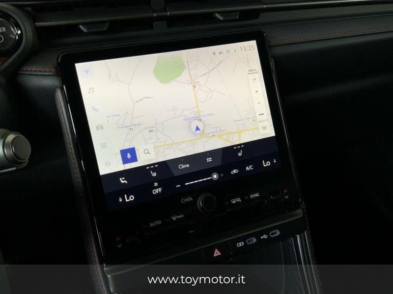 Lexus LBX Hybrid Emotion