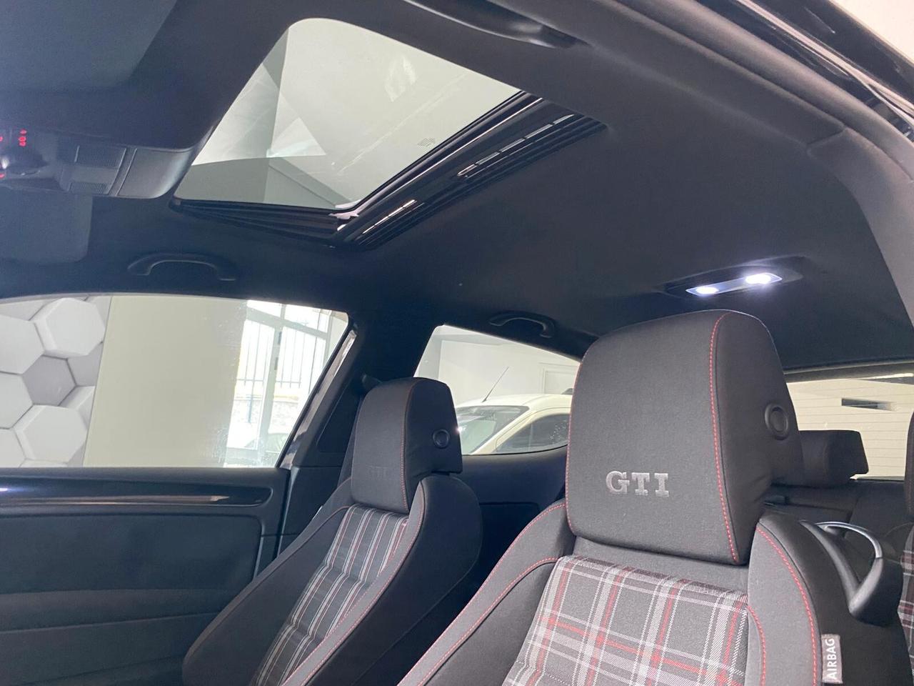 Volkswagen Golf GTI 2.0 TSI 3p.