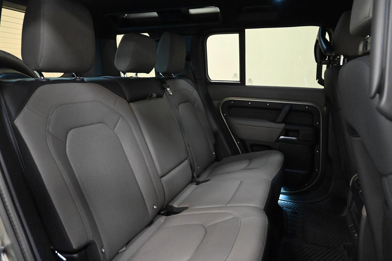LAND ROVER Defender (2019) Defender 110 3.0D I6...