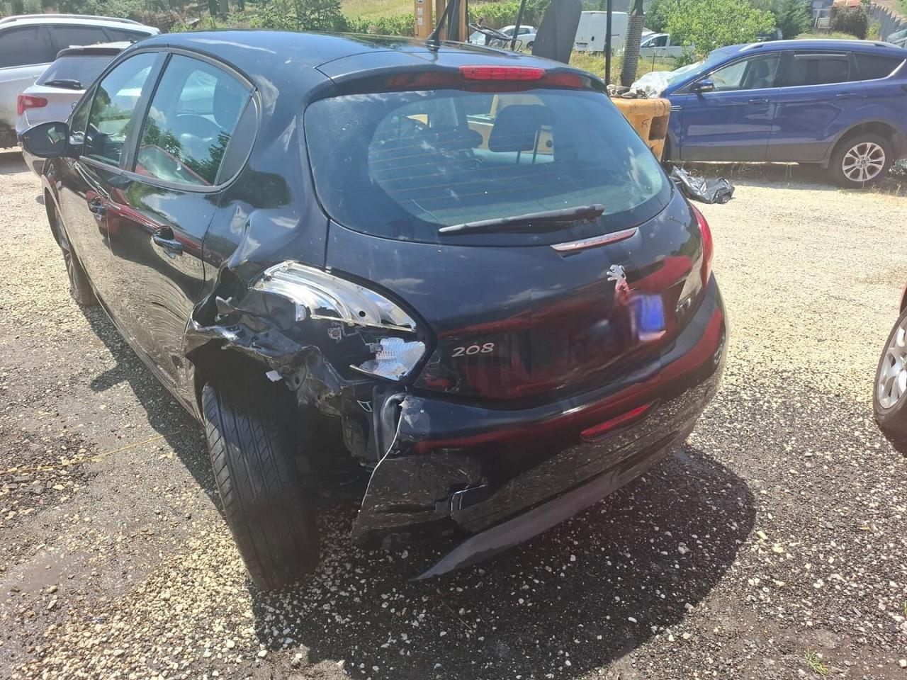 PEUGEOT 208 BLACKLINE VA IN MOTO SINISTRATA