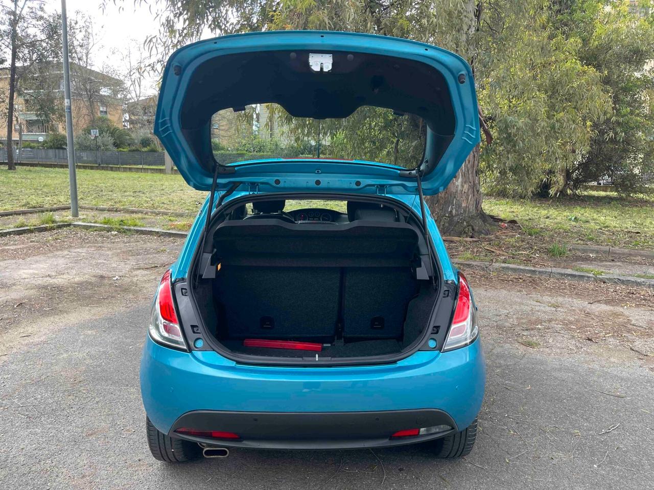 Lancia Ypsilon 1.2 69 CV 5 porte Elefantino NEOPATENTATI