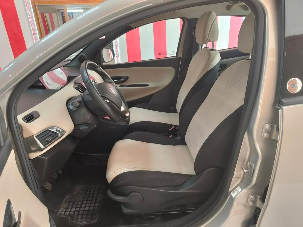 Lancia Ypsilon 0.9 TwinAir 85 CV 5 porte Metano Ecochic Gold