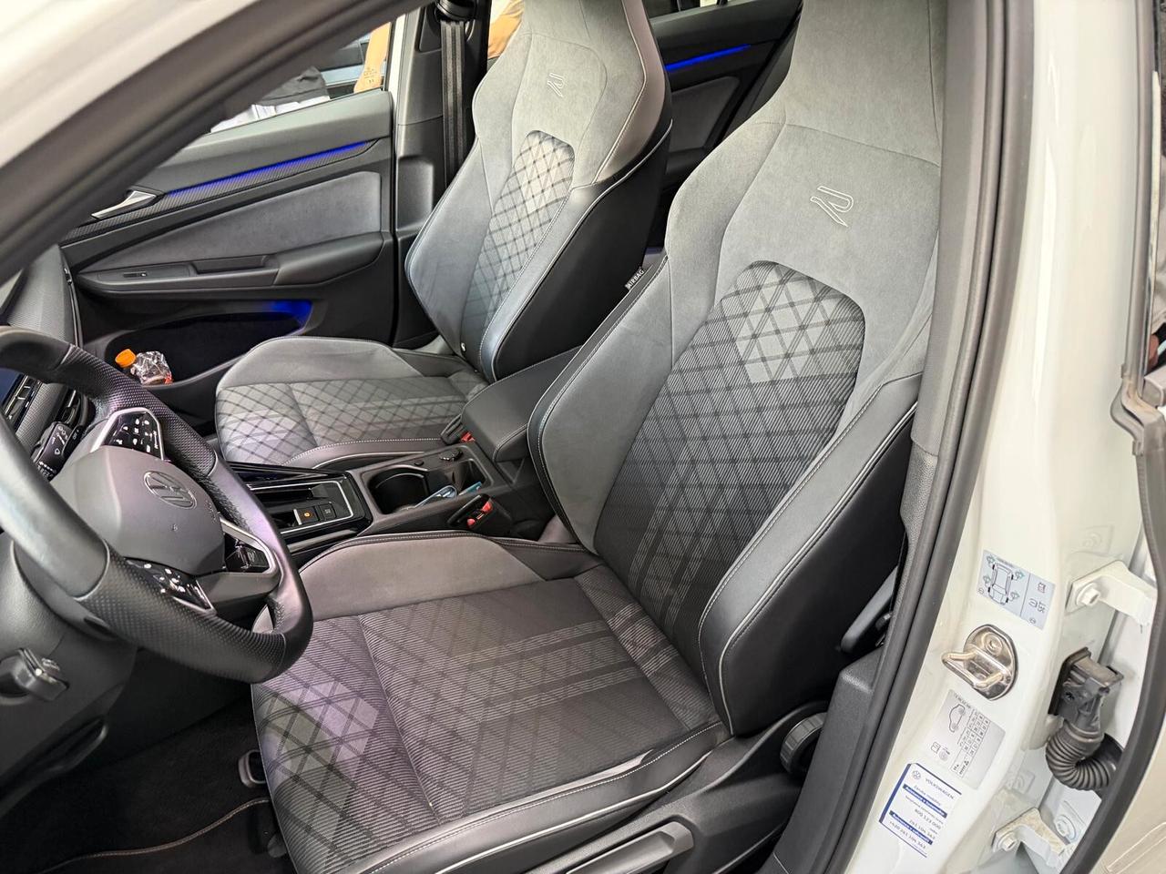 Volkswagen Golf 1.5 eTSI 150 CV EVO ACT DSG R-Line