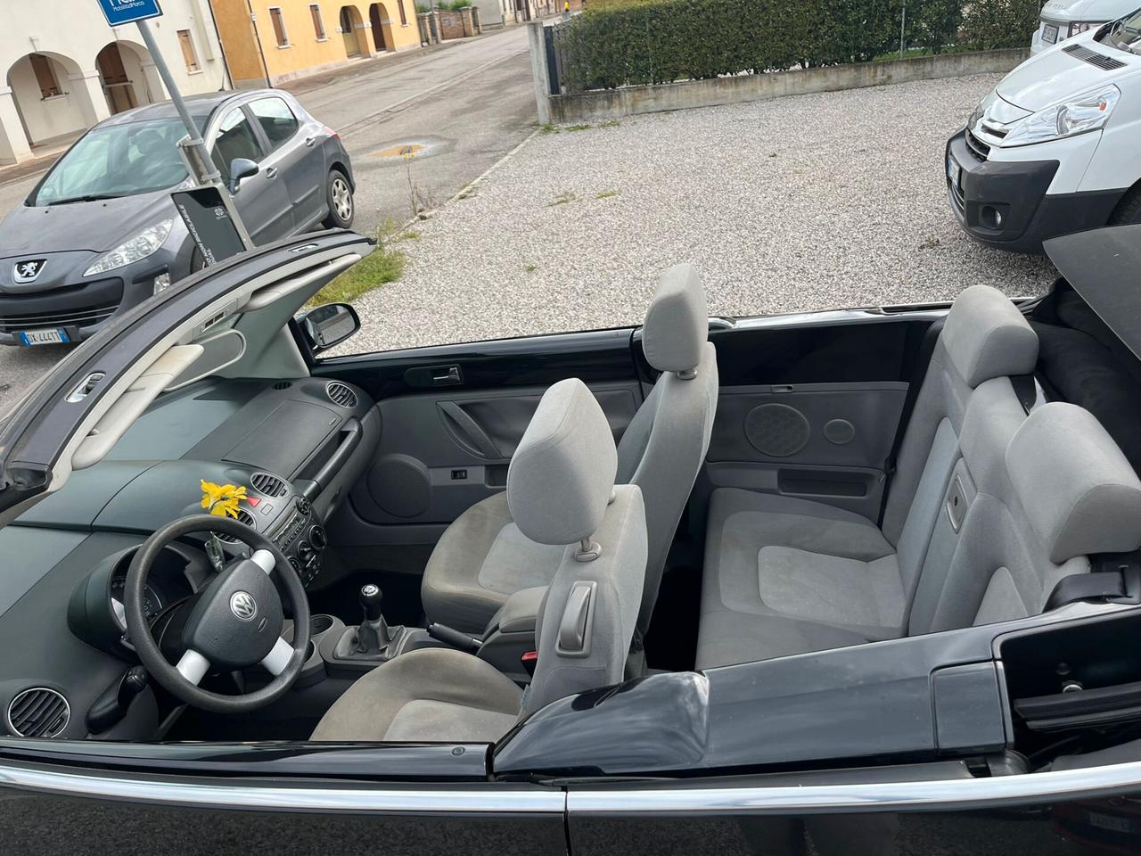 Volkswagen New Beetle 1.6 Cabrio