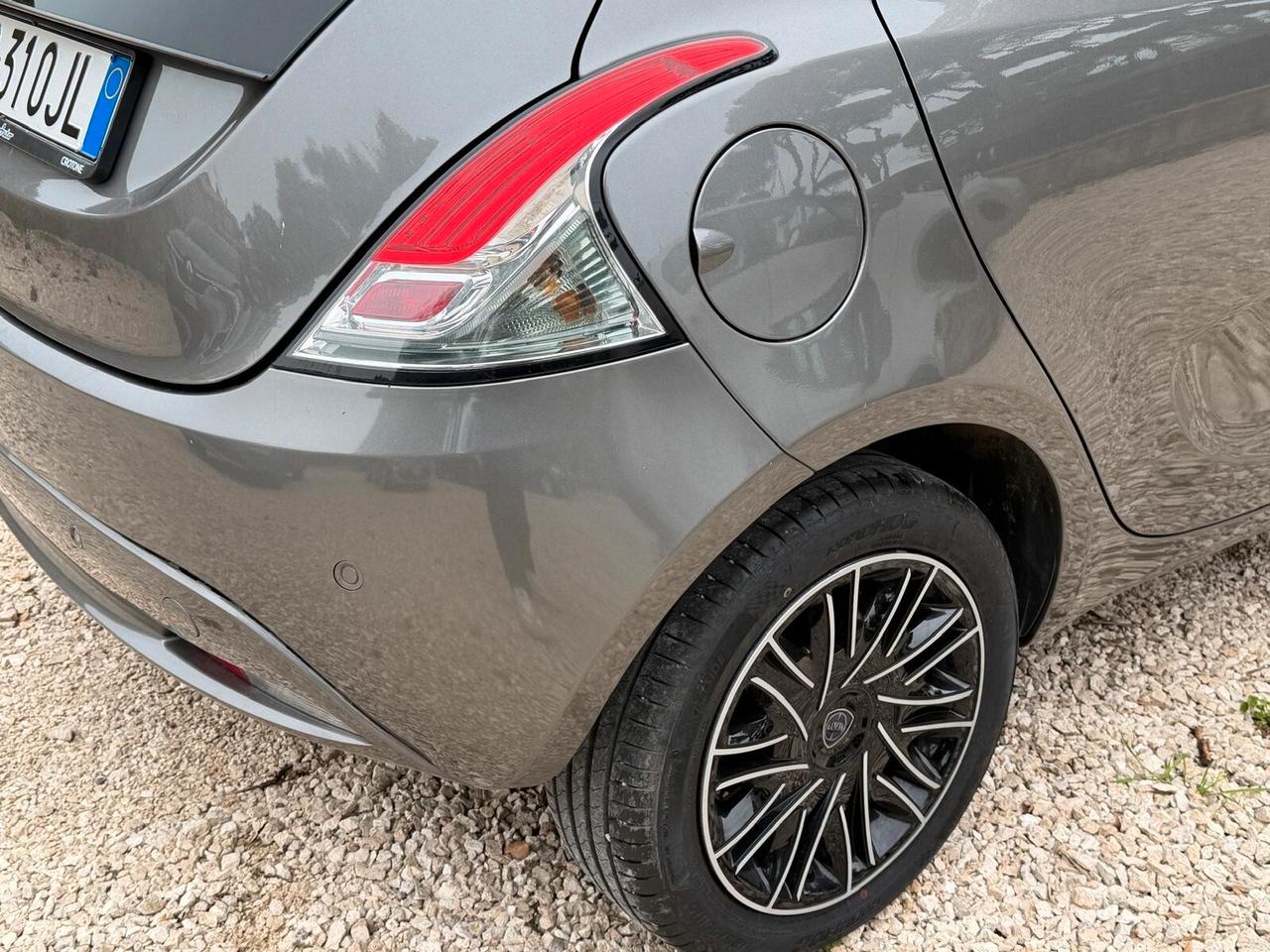 Lancia Ypsilon 1.0 FireFly 5 porte S&S Hybrid Ecochic Gold