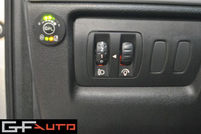 Renault Clio Clio III 2009 5p 1.2 16v Dynamique Gpl