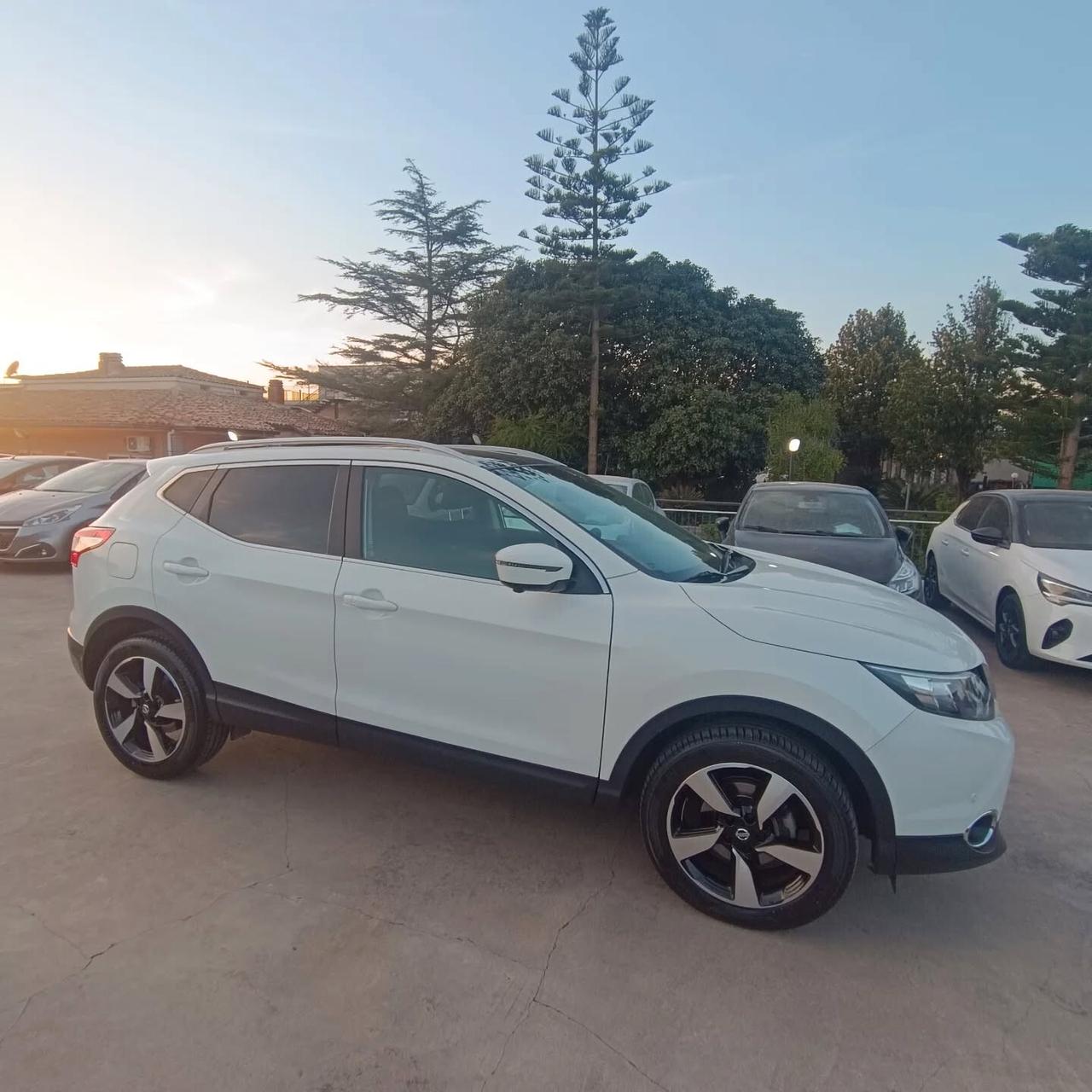 Nissan Qashqai 1.6 dCi tekna STRAFULL