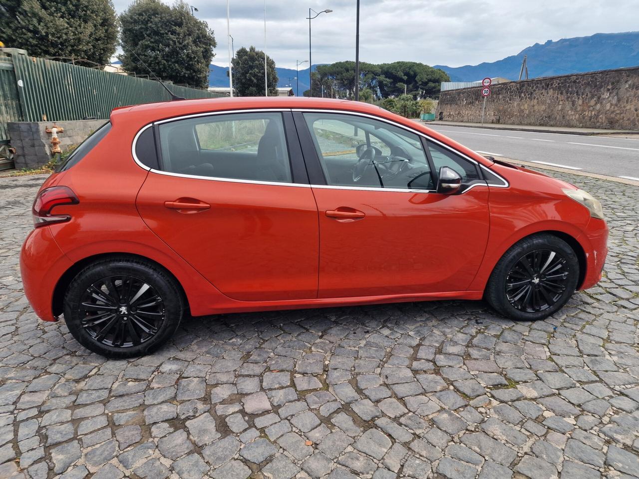 Peugeot 208 BlueHDi 75 5 porte Allure