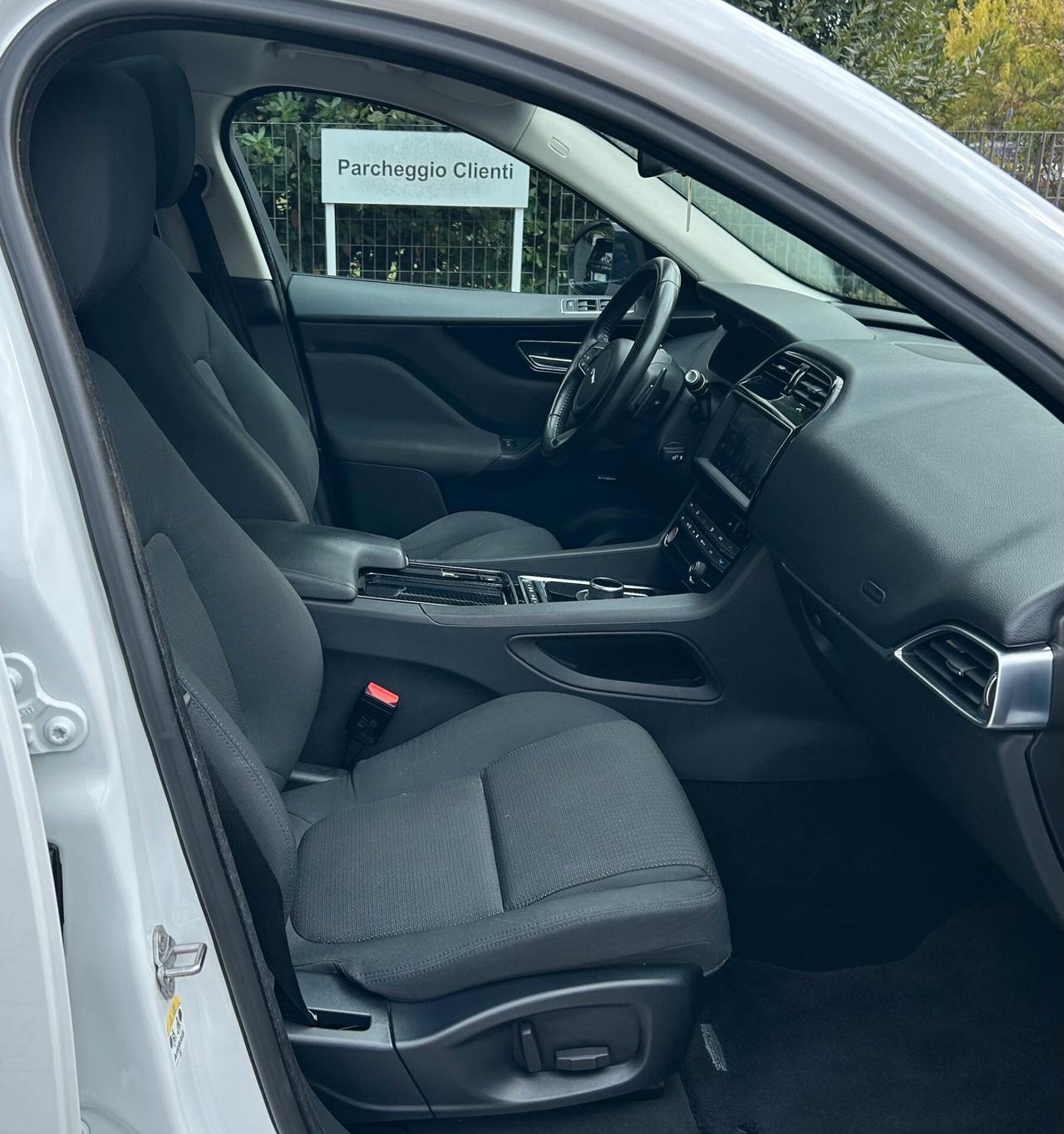 Jaguar F-Pace 2.0 D 180 CV AWD aut. Prestige