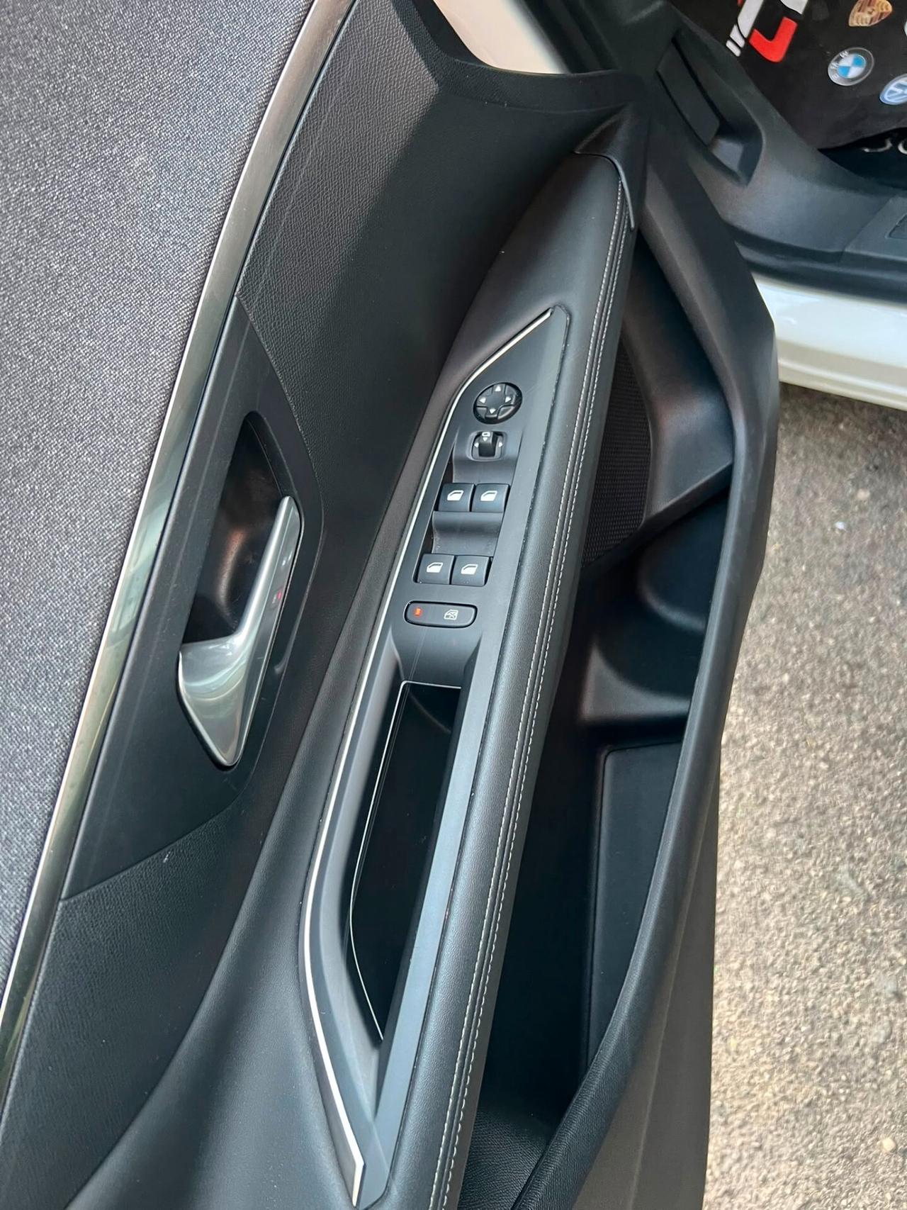 Peugeot 3008 BlueHDi 130 S&S EAT8 Allure