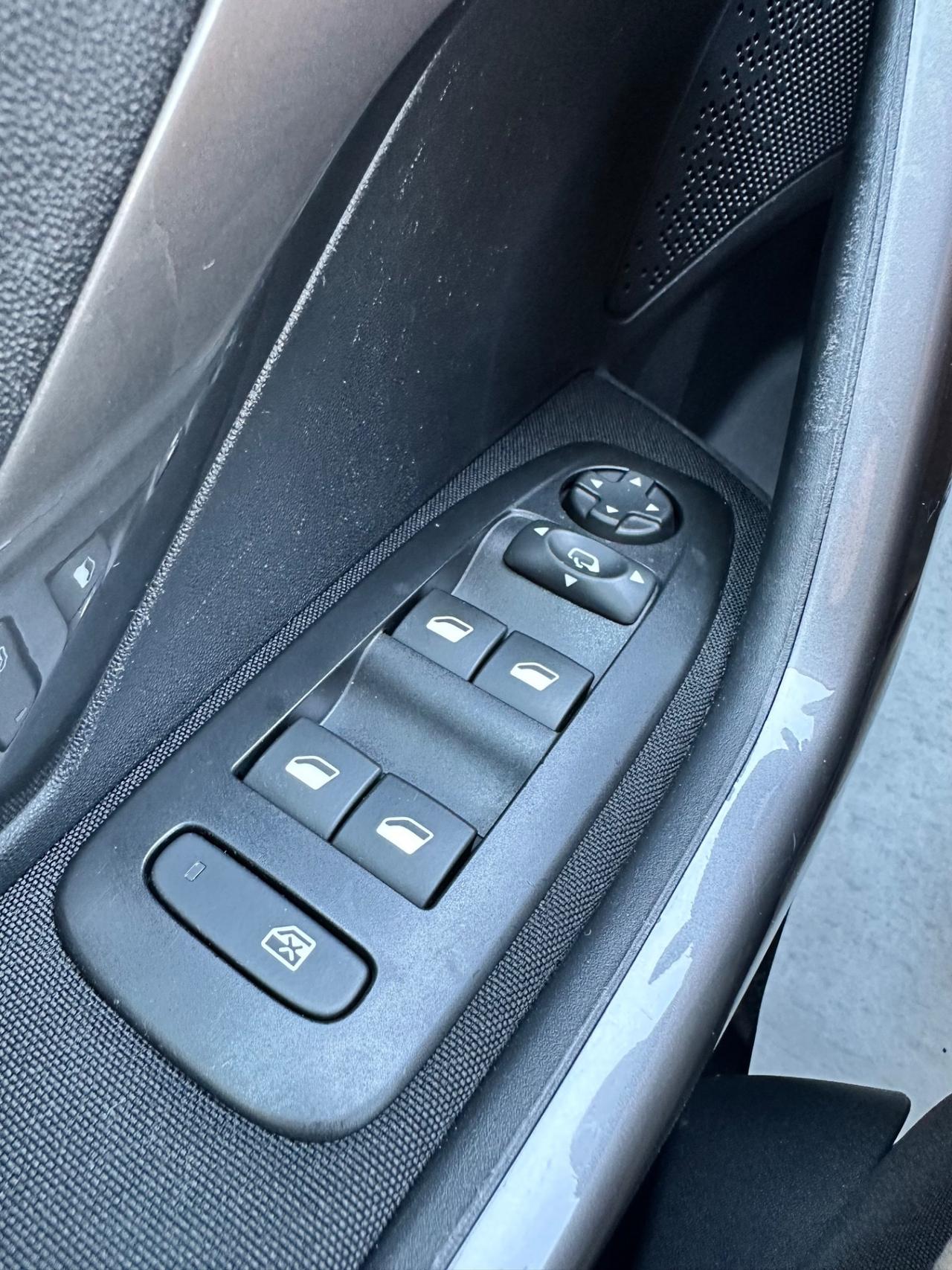 Peugeot 2008 1.6HDi 75Cv - Uniproprietario