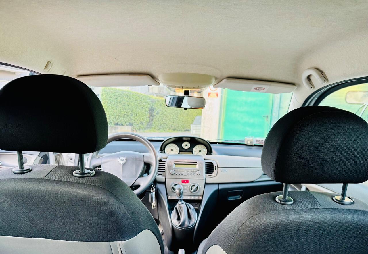 Lancia Ypsilon 1.2 16V Oro