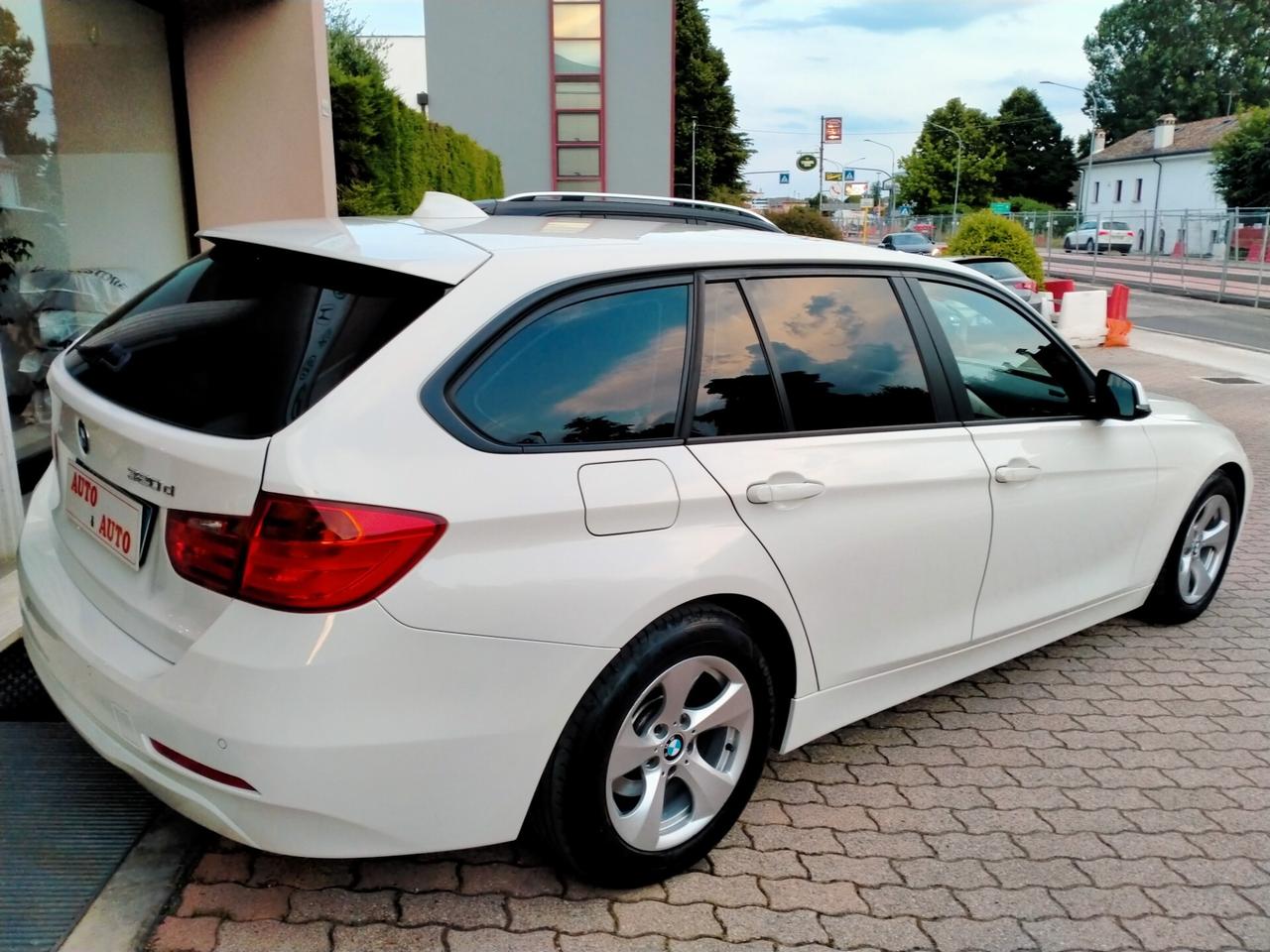 BMW 320 TOURING F31 EFF. DYNAMIC 163CV / PELLE TOTALE / VETRI PRIVACY / STEPTRONIC