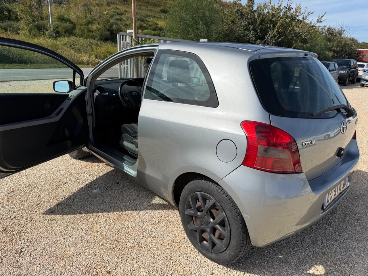 Toyota Yaris 1.0 3 porte benzina ️ 1.990€