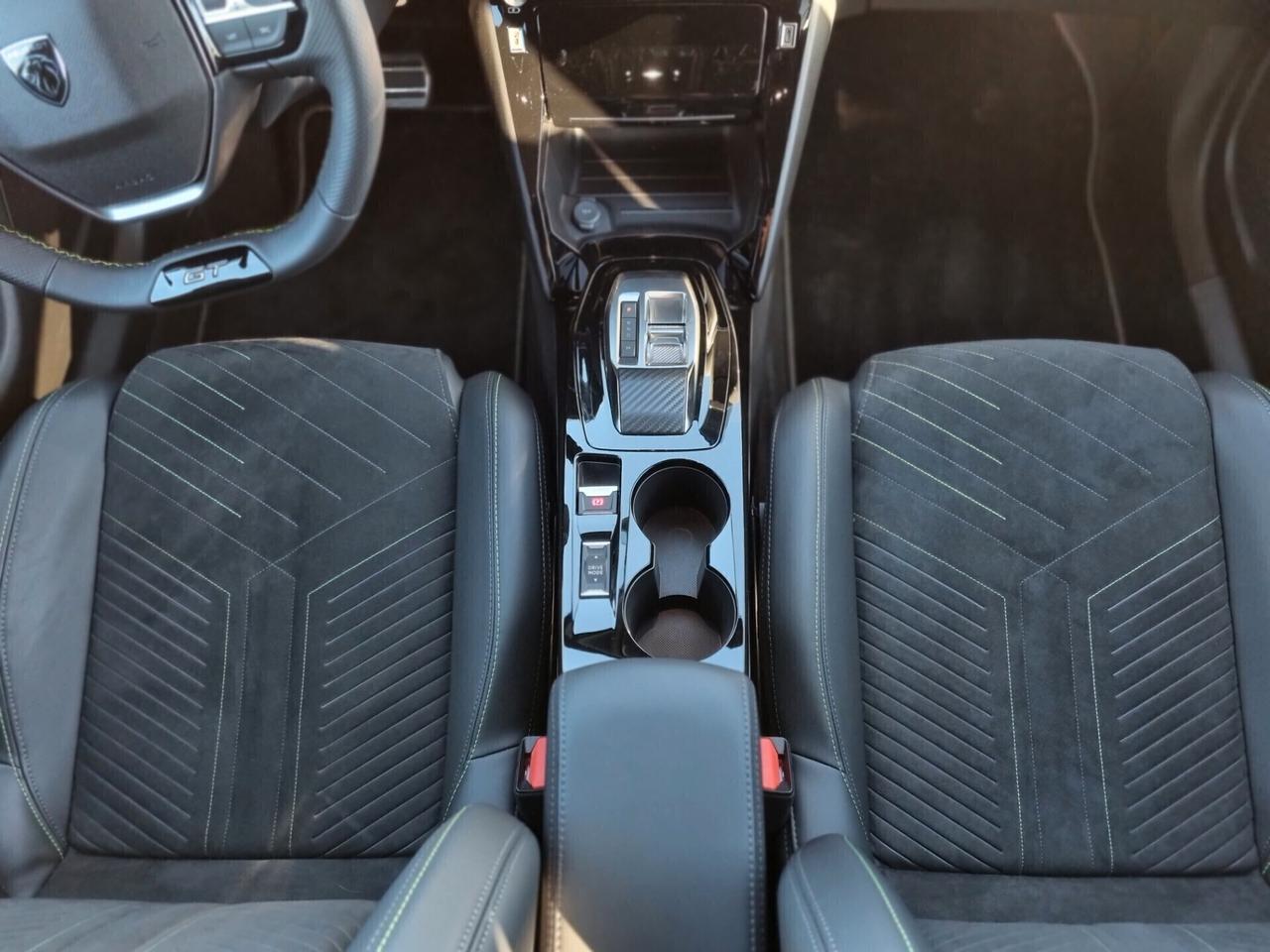 Peugeot 2008 PureTech 130 S&S EAT8 GT